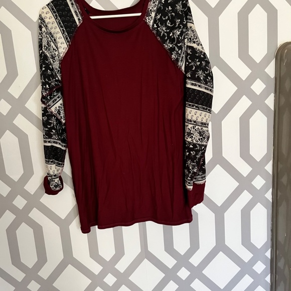 Cute Top - Picture 3 of 3